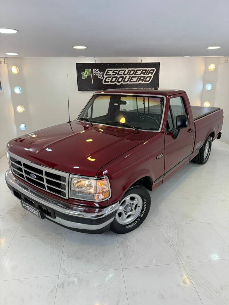 FORD F1000 4.9i